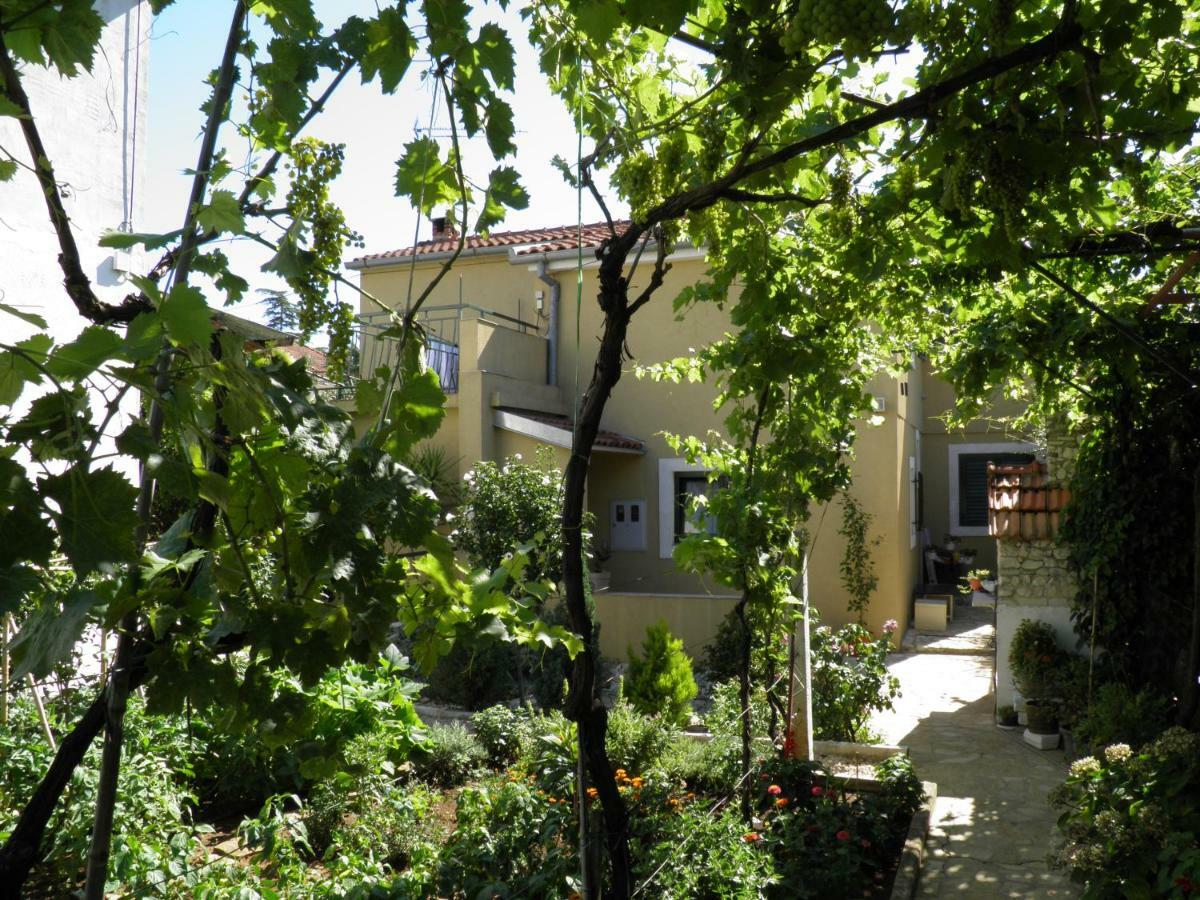 Apartman Mia Biograd Биоград-на-Мору Экстерьер фото